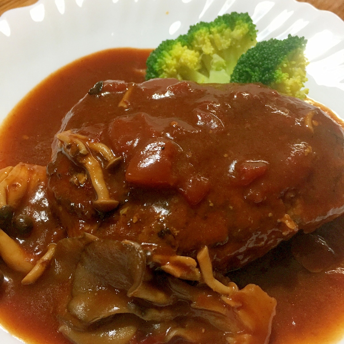 煮込みハンバーグ トマト缶とデミグラ缶 レシピ 作り方 By うみぼうず1961 楽天レシピ 煮込みハンバーグ トマト缶とデミグラ缶 レシピ 作り方 By うみぼうず1961 楽天レシピ